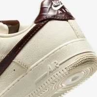 Nike Air Force 1 '07 чоловічі Кросівки колір коричневий