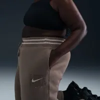 Nike Sportswear Phoenix Fleece женская С высокой Талией Wide-Leg Graphic Pants (большие размеры) цвет коричневый