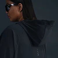 Nike Swift женская Repel Packable Running Куртка (большие размеры) цвет черный