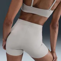 Nike Form женская Boyшорты цвет коричневый