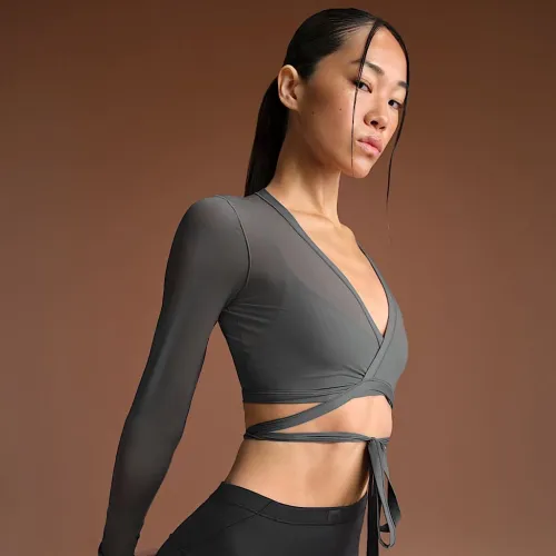 NikeSKIMS Weightless Layers женская Long-Sleeve Wrap Top цвет серый