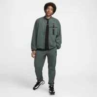 Nike Tech мужские Woven Куртка цвет зеленый