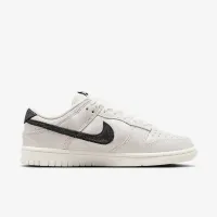 Nike Dunk Low SE жіноча Кросівки колір білий