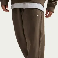 Nike Solo Swoosh мужские Fleece Open-Hem Pants цвет коричневый