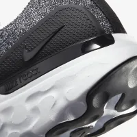 Nike React Phantom Run Flyknit 2 жіноча Road Running Кросівки колір чорний