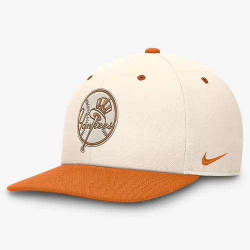 New York Yankees Pro Dunk чоловічі Nike Dri-FIT MLB Adjustable Hat колір коричневий