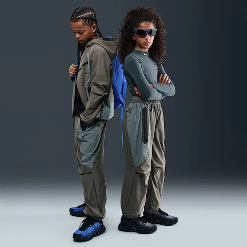Nike Tech Big детские (для мальчиков) Woven Pants цвет серый