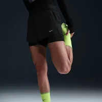 Nike Swift женская Dri-FIT Mid-Rise 2-in-1 Running шорты цвет черный