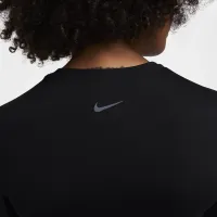 Nike One Fitted жіноча Dri-FIT Long-Sleeve Top колір чорний