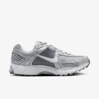 Nike Zoom Vomero 5 чоловічі Кросівки колір сірий