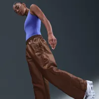 Nike Sportswear Windrunner жіноча Shine Pants колір коричневий