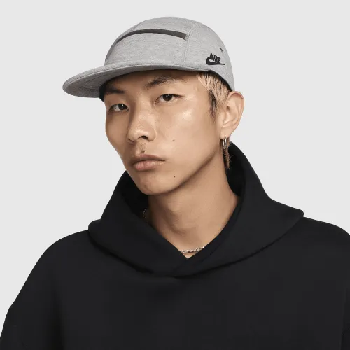 Nike Fly Cap Unstructuцвет красный Flat Bill Tech Fleece Cap цвет серый