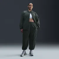 Nike Sportswear Everything Wovens женская Mid-Rise Open-Hem Pants (большие размеры) цвет зеленый