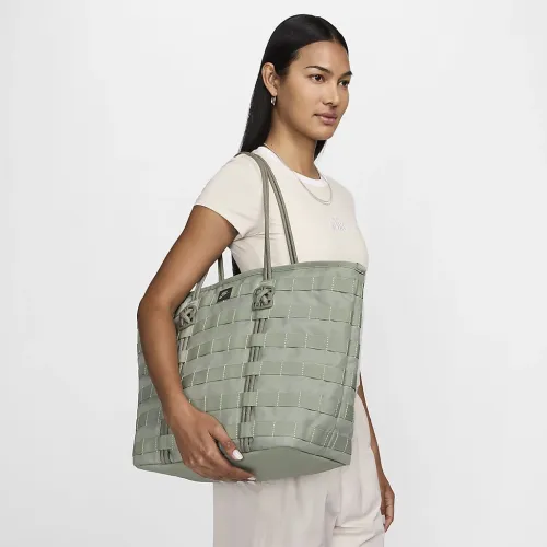 Nike Sportswear RPM Tote (26L) цвет зеленый