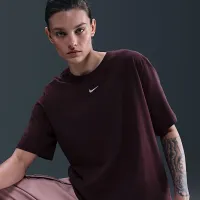 Nike Sportswear Essential женская футболка цвет красный