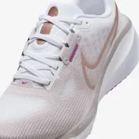 Nike Vomero 17 жіноча Road Running Кросівки (Extra Wide) колір фіолетовий
