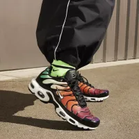 Nike Air Max Plus жіноча Кросівки колір чорний