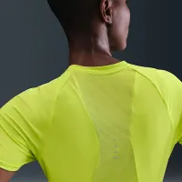 Nike Swift жіноча Dri-FIT Short-Sleeve Running Top колір зелений