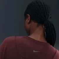 Nike One Relaxed жіноча Dri-FIT Long-Sleeve Top колір червоний