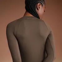 NikeSKIMS Airy жіноча Long-Sleeve Crew-Neck Top колір коричневий