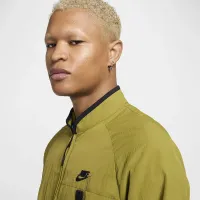 Nike Tech мужские Woven Куртка цвет зеленый