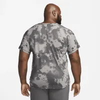 Nike Dri-FIT чоловічі Allover Print Short-Sleeve Yoga Top колір сірий