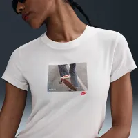 Nike Sportswear Chill Knit жіноча Slim Cropped футболка колір білий