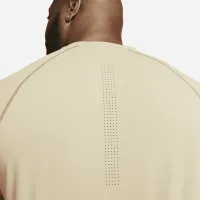 Nike Dri-FIT ADV A.P.S. чоловічі Short-Sleeve Fitness Top колір коричневий