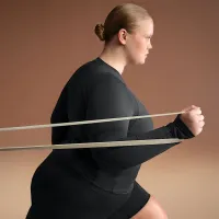 NikeSKIMS Airy жіноча Long-Sleeve Crew-Neck Top колір чорний