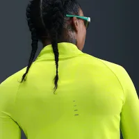 Nike Swift жіноча Dri-FIT UV 1/4-Zip Running Top колір зелений