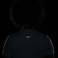 Nike (M) One жіноча Dri-FIT Slim-Fit Short-Sleeve Top (Maternity) блакитний