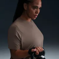 Nike One Classic жіноча Dri-FIT Short-Sleeve Top (великі розміри) колір коричневий