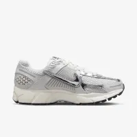 Nike Zoom Vomero 5 женская Кроссовки цвет серый