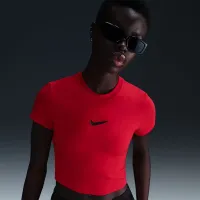 Nike Sportswear Chill Knit жіноча Slim Cropped футболка колір червоний
