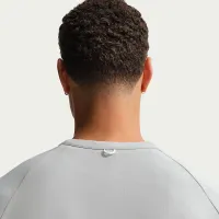 Nike 24.7 ImpossiblySoft чоловічі Dri-FIT Crew колір сірий