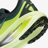 Nike Vomero 18 GORE-TEX женская Waterproof Road Running Кроссовки with Reflective Accents цвет зеленый