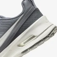 Nike Air Max Nuaxis чоловічі Кросівки колір сірий