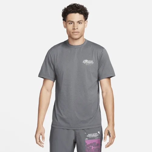 Nike Hyverse мужские Dri-FIT UV Short-Sleeve Versatile Top цвет серый