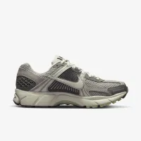 Nike Zoom Vomero 5 женская Кроссовки цвет серый