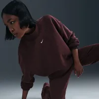 Nike Sportswear Phoenix Plush жіноча Cozy Fleece оверсайз Mock-Neck Top колір червоний