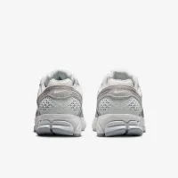 Nike Zoom Vomero 5 женская Shoe цвет серый