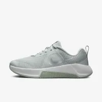 Nike MC Trainer 3 жіноча для тренування Кросівки колір сірий