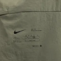 Nike A.P.S. мужские Repel Versatile Bomber Куртка цвет зеленый