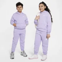 Nike Club Fleece Big дитячі Joggers (Extended Size) колір фіолетовий