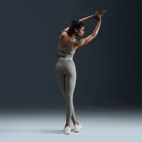 Nike Zenvy женская Medium-Support Padded Longline Sports Bra цвет зеленый