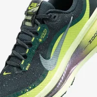 Nike Vomero 18 GORE-TEX женская Waterproof Road Running Кроссовки with Reflective Accents цвет зеленый