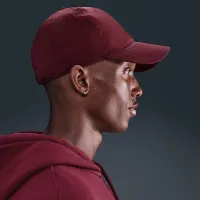 Nike Dri-FIT Club Unstructuколір червоний Metal Swoosh Cap колір червоний