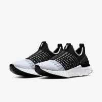 Nike React Phantom Run Flyknit 2 жіноча Road Running Кросівки колір чорний