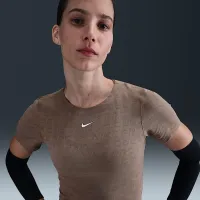 Nike Pro жіноча Dri-FIT Short-Sleeve Cropped Jacquard Top колір коричневий
