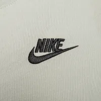 Nike Sportswear Club Essentials жіноча футболка колір зелений